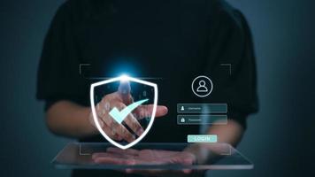 affärskvinna skydda personlig information Cybersäkerhet begrepp. användare autentisering systemet med Användarnamn och Lösenord, global nätverk säkerhet teknologi, foto