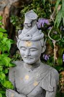 en skulptur från en thailand tempel foto
