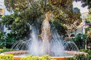 urban sommar landskap av alicante fuente la aguadora med Foto och träd i Spanien