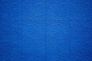 grov texturerad blå vägg sammansatt av sten plattor foto