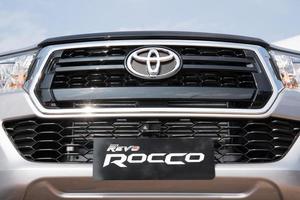 plocka upp lastbil bil Toyota hilux revo rocco på visa foto