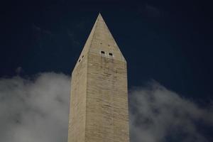 Washington dc monument detalj på de djup blå himmel bakgrund foto
