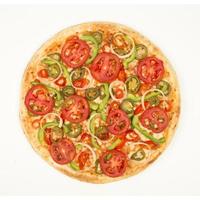 isolerad vegetarisk pizza på vit bakgrund foto