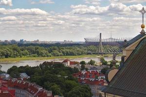 en se från ovan av de Warszawa gammal stad och de omgivande byggnader på en sommar dag foto