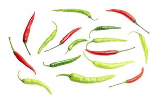 grön chili peppar isolerat på vit foto