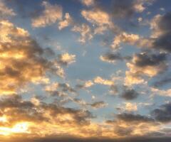 de solens ankomst, en majestätisk avslöjande på gryning, himmel ersättning - generativ ai teknologi foto