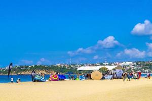 puerto escondido oaxaca 2023 surfare händelse festival på strand skede människor puerto escondido Mexiko. foto