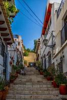 historisk gammal färgrik hus barrio santa cruz alicante Spanien på en solig dag foto