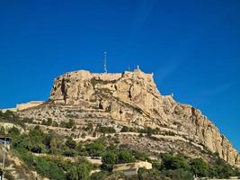 slott av helgon barbara i alicante Spanien mot blå himmel landmärke foto