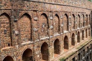 agrasen ki baoli - steg väl belägen i de mitten av connaught placerad ny delhi Indien, gammal gammal arkeologi konstruktion foto