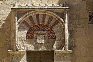 ingång till mezquita - moské - katedral av cordoba i Spanien foto