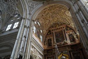 altare av mezquita - moské - katedral av cordoba i Spanien foto