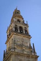 klocktorn i mezquita - moské - katedral av cordoba i Spanien foto