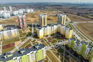 antenn panorama- se av modern bostads- område av höghus byggnader foto