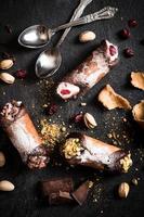 skön blandad ljuv cannolis foto