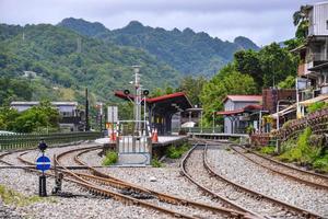 shifen, taiwan - okt 10, 2017-den shifen gammal gata sektion av pingxi distrikt har bli ett av de känd turist stannar längs detta linje för sjösättning lykta. foto