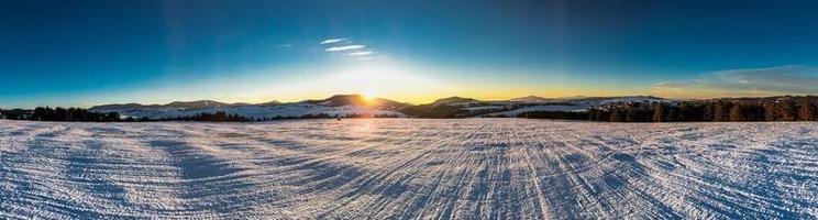 solnedgång på de mountin foto