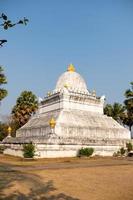 luang prabang , laos -feb 26 2023 , wat visoun , wat wisunarat är ett av luang prabangs äldsta rörelse tempel. den var rekonstruerad i 1898 foto