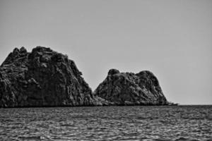 känd sandig cleopatra strand i turkiska alanya på en värma sommar dag från ovan foto