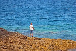 havet landskap med hav strand och blå himmel på de ö av lanzarote i Spanien foto