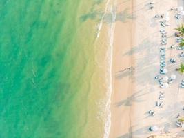 Flygfoto över stranden och havet foto