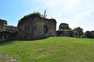 ruin av fort asterstein i en parkera i koblenz foto