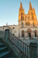 solnedgång på de katedral av burgos, Spanien. foto