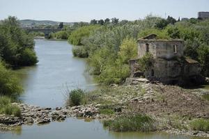 albolafia vatten kvarn på guadalquivir flod i Cordoba, Spanien foto