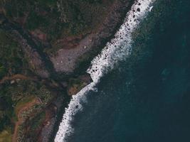 Drönare se av madeira, portugal kustlinje foto