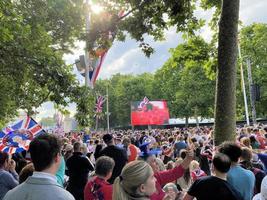 London i de Storbritannien i juni 2022. människor fira de drottningar platina jubileum foto