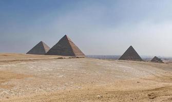 landskap av de huvud pyramider i giza platå. egypten foto