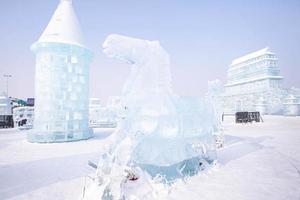 harbin, Kina - jan 15, 2020-harbin internationell is och snö skulptur festival är ett årlig vinter- festival den där tar plats i harbin. den är de värld största is och snö festival. foto