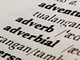 en stänga upp av de ord adverb i de engelsk till indonesiska lexikon. för ord bakgrund eller tapet foto