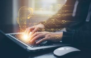 programmerare människor arbetssätt bärbara datorer eller smartphones med ai, artificiell intelligens programvara ingenjör kodning på bärbar dator datorer med teknologi ikoner och binär koda, stor data, ai bot digital maskin foto