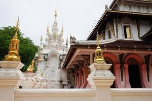 arv gyllene fristad och kapell i de tempel av lanna stil namn är wat pa dara phirom phra chulamani si borommathat på Chiang Mai provins thailand. foto