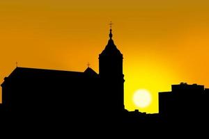 silhuett av en kyrka i grodno Vitryssland på solnedgång. foto