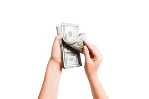 topp se av kvinna händer räkning dollar sedlar på vit isolerat bakgrund. investering och välstånd begrepp foto