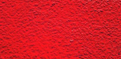 grov eller grunge röd målad betong eller cement vägg för bakgrund. retro tapet, färgrik, målning och textur av yta begrepp. foto