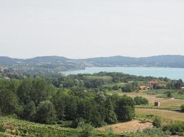 sjön lago di viverone i Italien foto