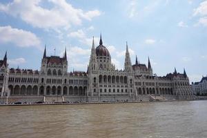 parlament i budapest och Donau flod - ungern foto