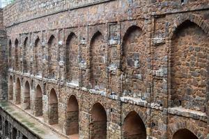 agrasen ki baoli - steg väl belägen i de mitten av connaught placerad ny delhi Indien, gammal gammal arkeologi konstruktion foto