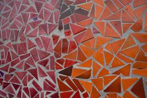 original- bakgrund av keramisk röd keramisk mosaik- i närbild foto