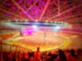 defocused suddig Foto av de atmosfär av blackpink's konsert i jakarta, född i rosa.