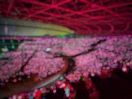 defocused suddig Foto av de atmosfär av blackpink's konsert i jakarta, född i rosa.