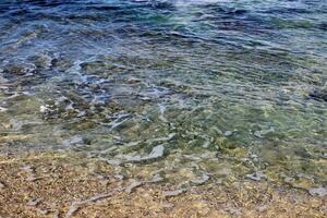 de Färg av hav vatten på de medelhavs kust. foto