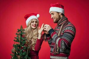man och kvinna ny år Semester jul dekorationer roligt foto