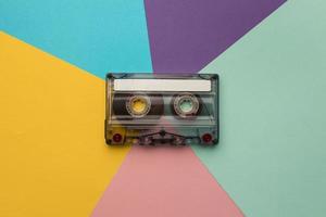 vintage kassettband på färgstark bakgrund