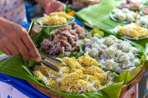 laos desserter, majs och kokos gata mat i thailand foto