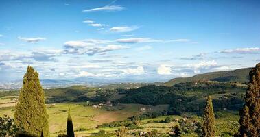 typisk toskanska landskap med kullar. foto