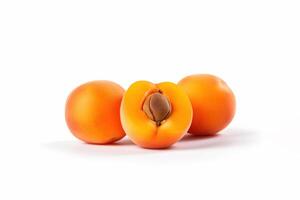 färsk hela och skivad persikor aprikoser isolerat på vit bakgrund. ai genererad foto